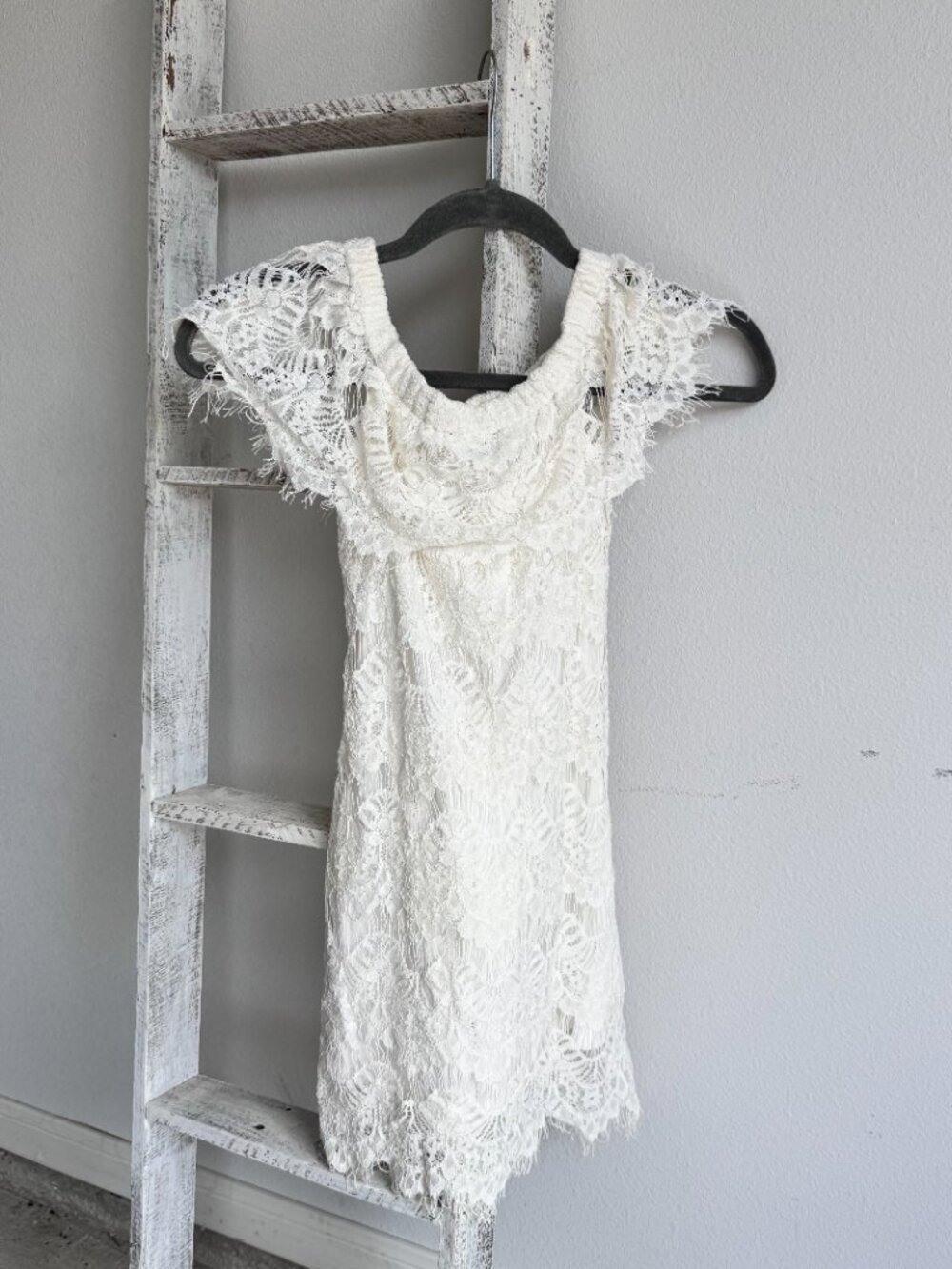 Forever 21 Off-Shoulder Lace Dress